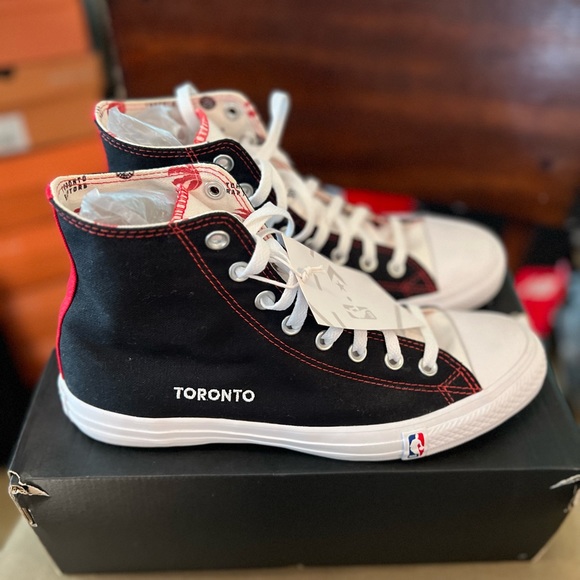 Converse Toronto Raptors Championship Edition 8.5 Men’s - Picture 2 of 3